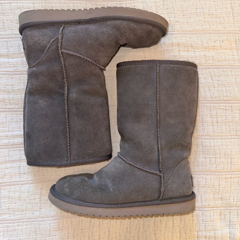 Grey Kuulabura by Ugg boots